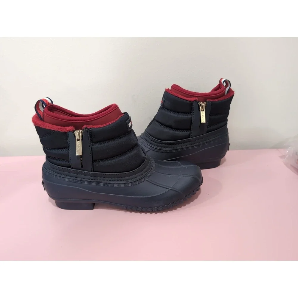 Tommy Hilfiger‎ Women's Roana Snow Boot, Dark Blue/Red, 7M